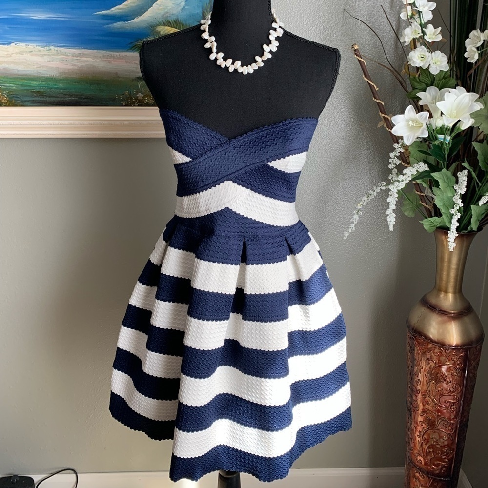 Sans Souci White Blue Stripe Dress Size Small - Picture 5 of 16
